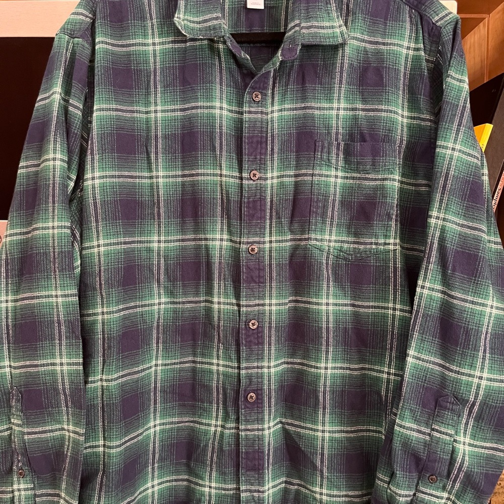 Amazon Essentials Men's Plaid Button-Down Shirt in Green and Navy